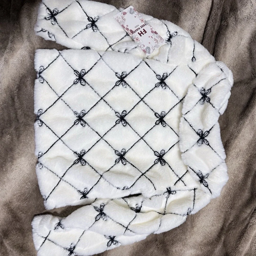 Free Haven Kids Ivory Faux Fur Bow Diamond Quilted Zip Jacket - Picture 2 of 5